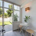 Guestready - Sunny Patio Paradise In 포르투